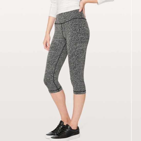 Lululemon Wunder Under Hi-Rise 1/2 Tight Luon 17" Jacquard Black/white Size 10 - Picture 2 of 5